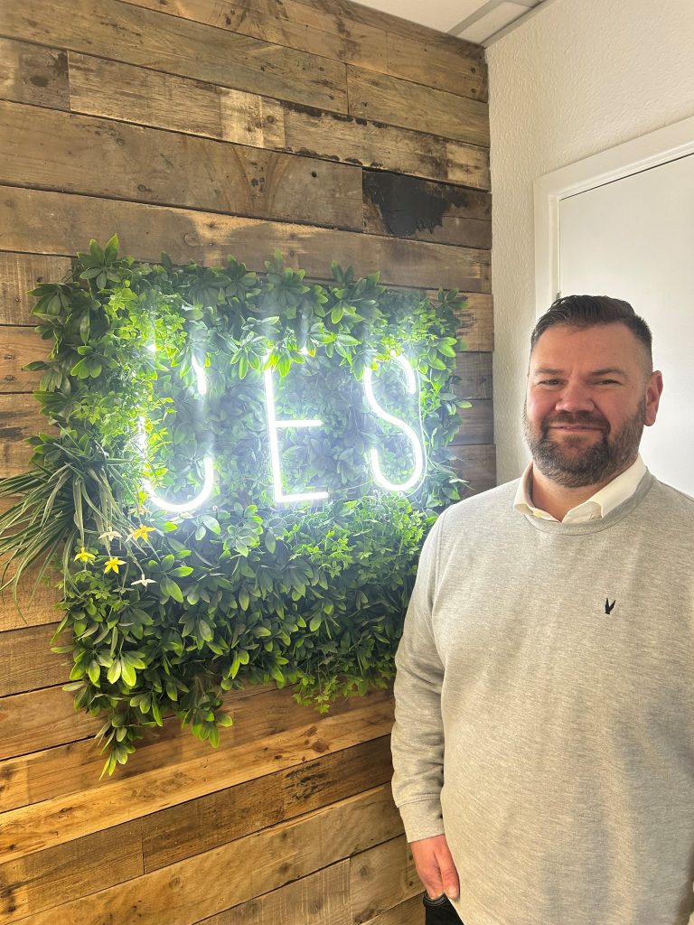 Kev Scarborough, Contract Manager